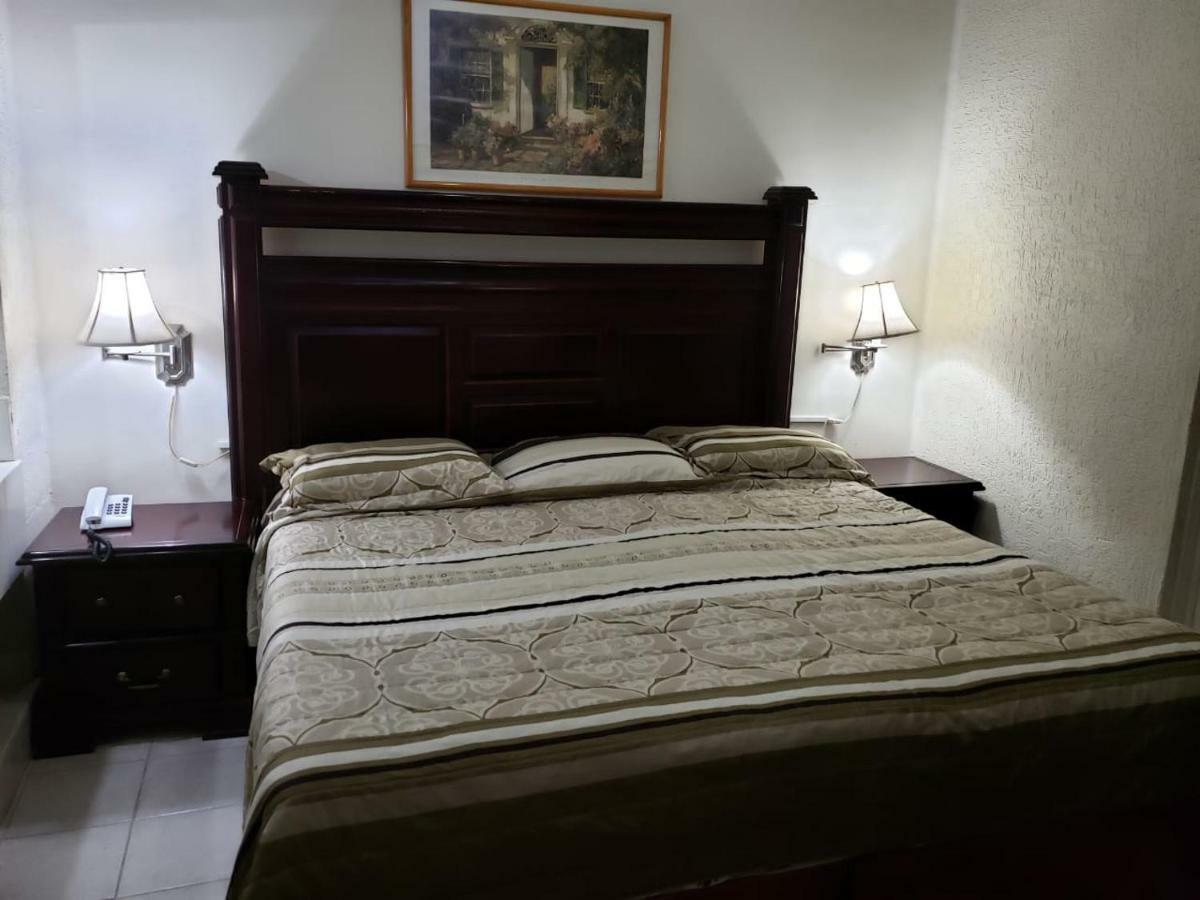 Hotel Baeza Delicias Exteriör bild